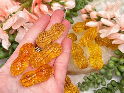 glass-peanut-carving