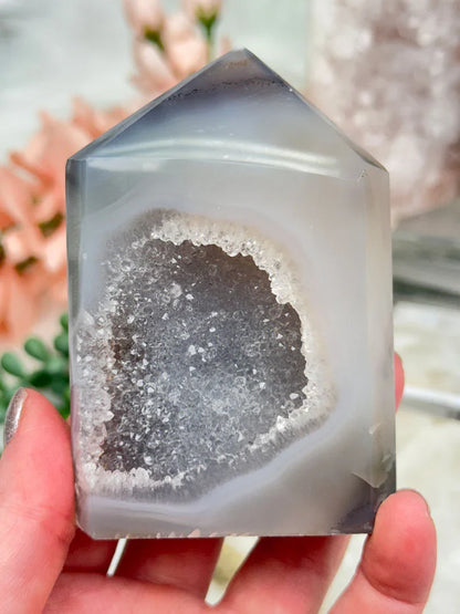 gray-agate-point-druzy-quartz-face