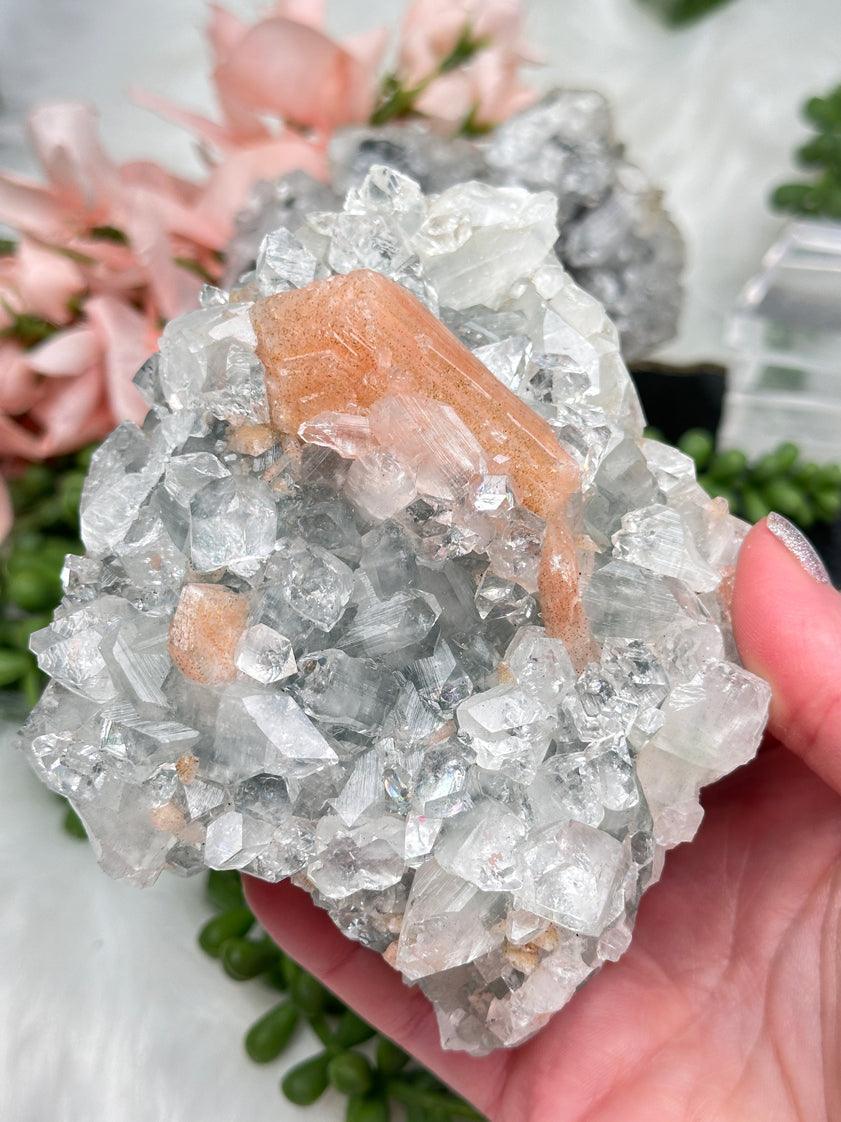 gray-apophyllite-stilbites