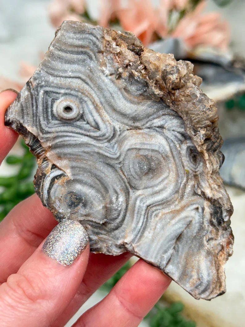 gray-chalcedony-banded-flower