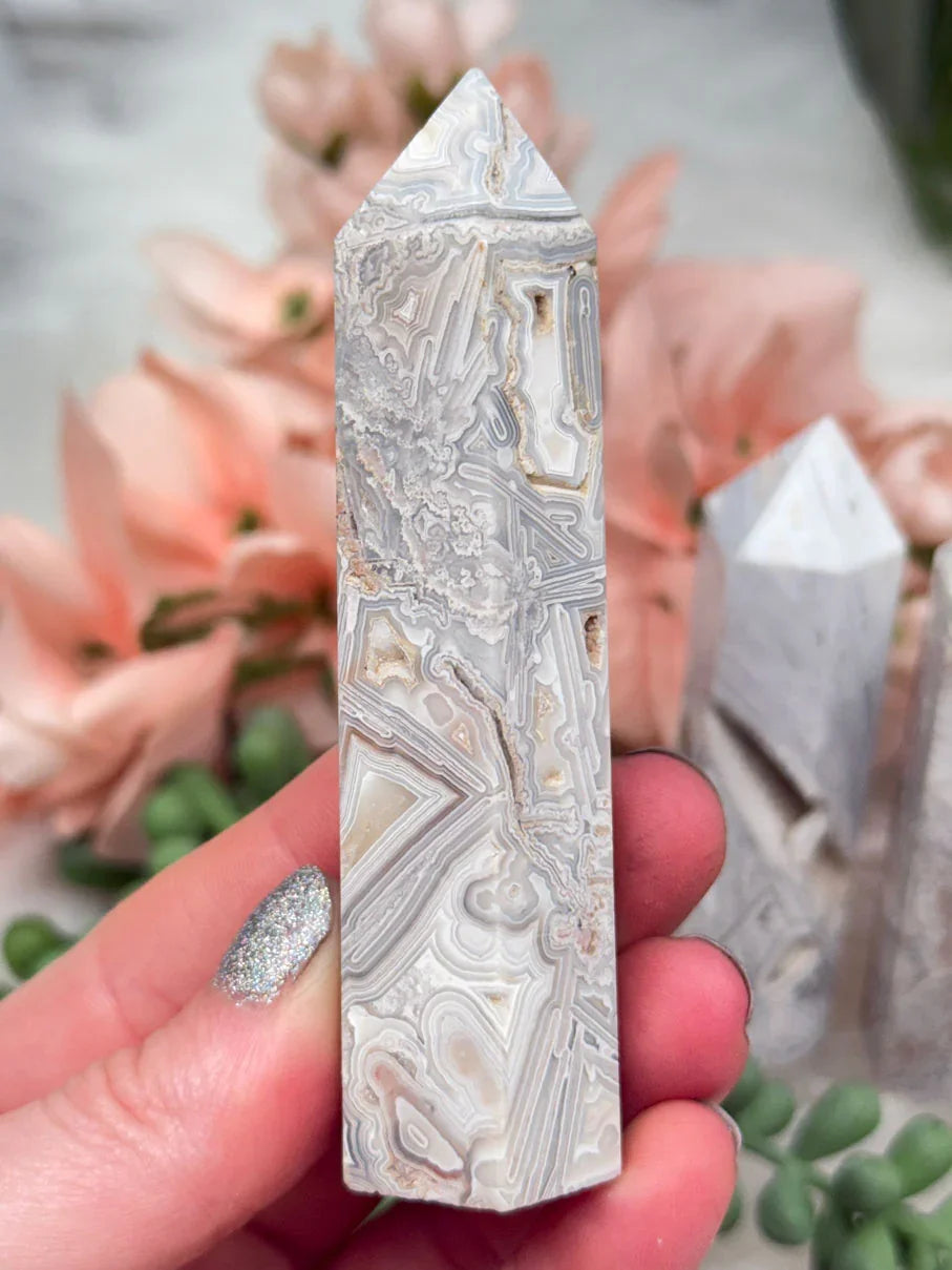 gray-crazy-lace-agate-point