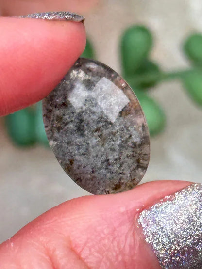 gray-garden-quartz-cabochon