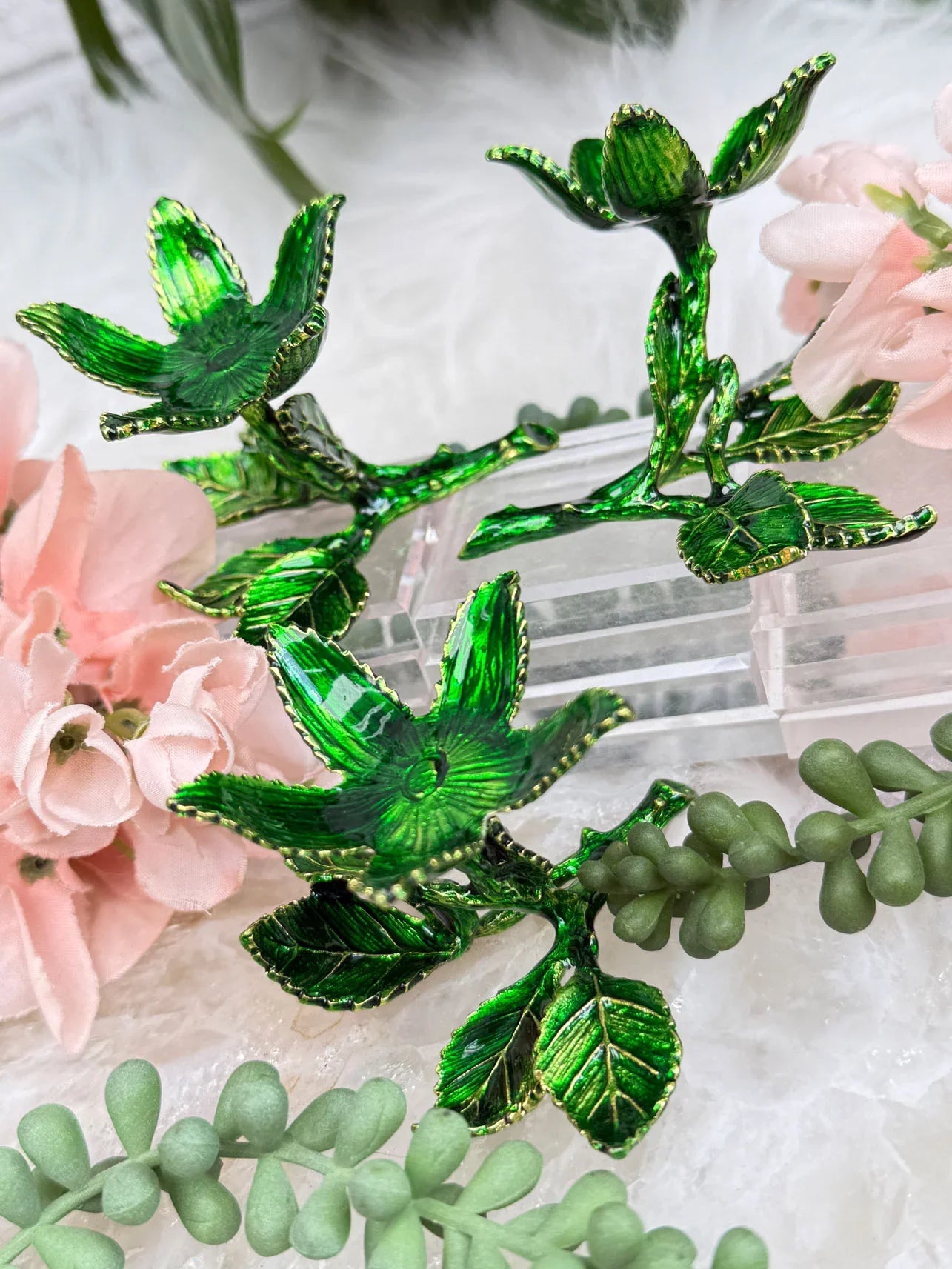 green-leaf-stem-crystal-sphere-stand