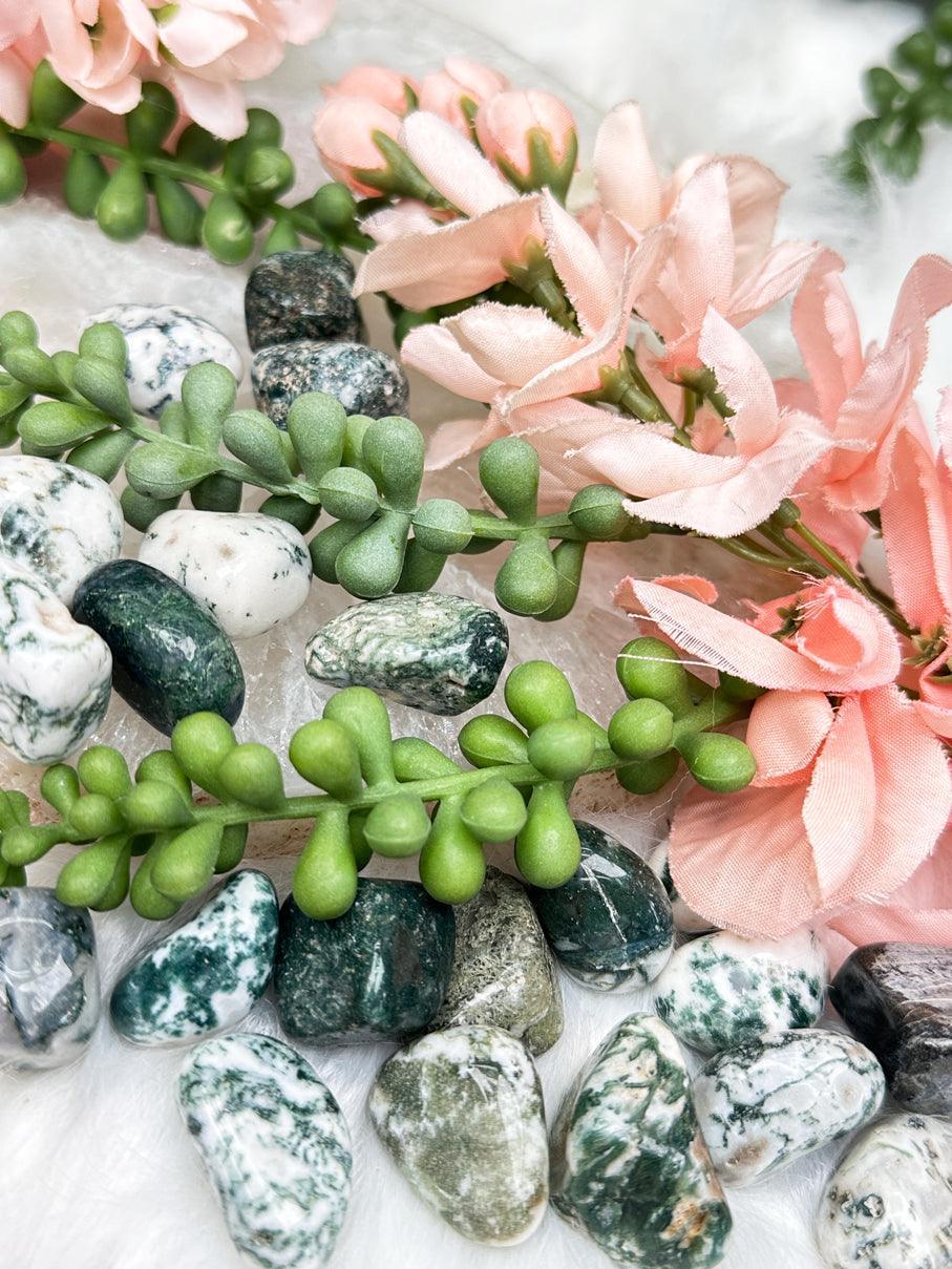 green-white-moss-agate-tumbles