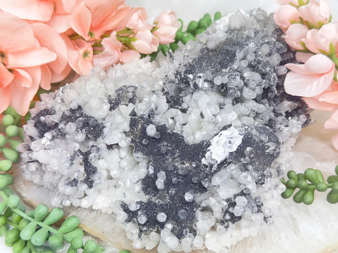 large-gray-white-dalnegorsk-russia-quartz-cluster