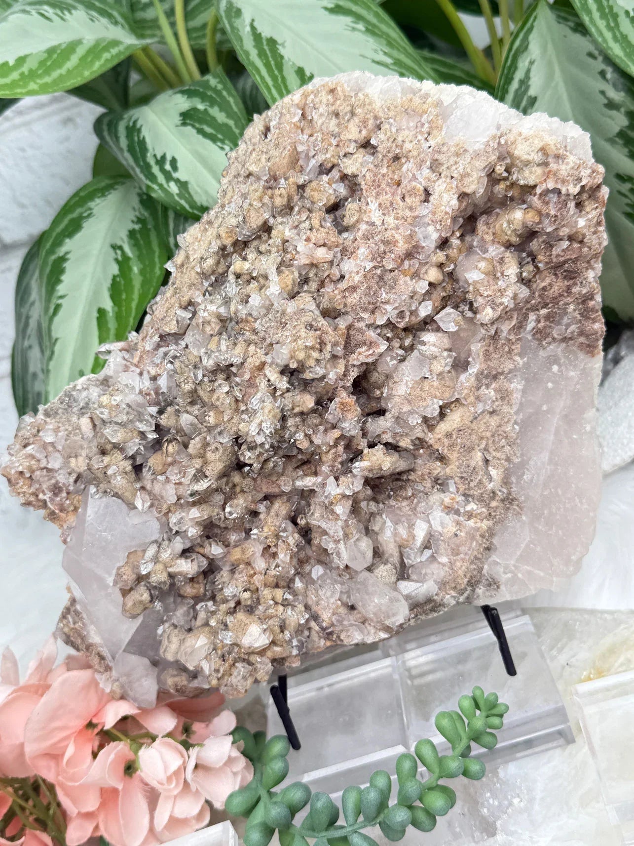 large-lodolite-quartz-points-on-white-quartz