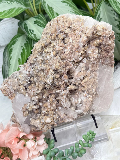 large-lodolite-quartz-points-on-white-quartz