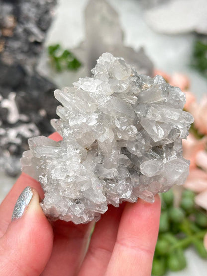 light-gray-quartz-cluster