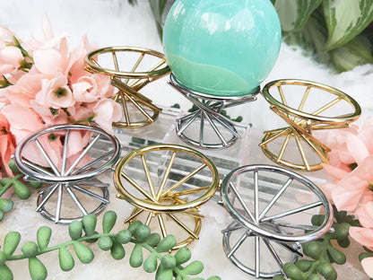 metal-twist-crystal-sphere-stand