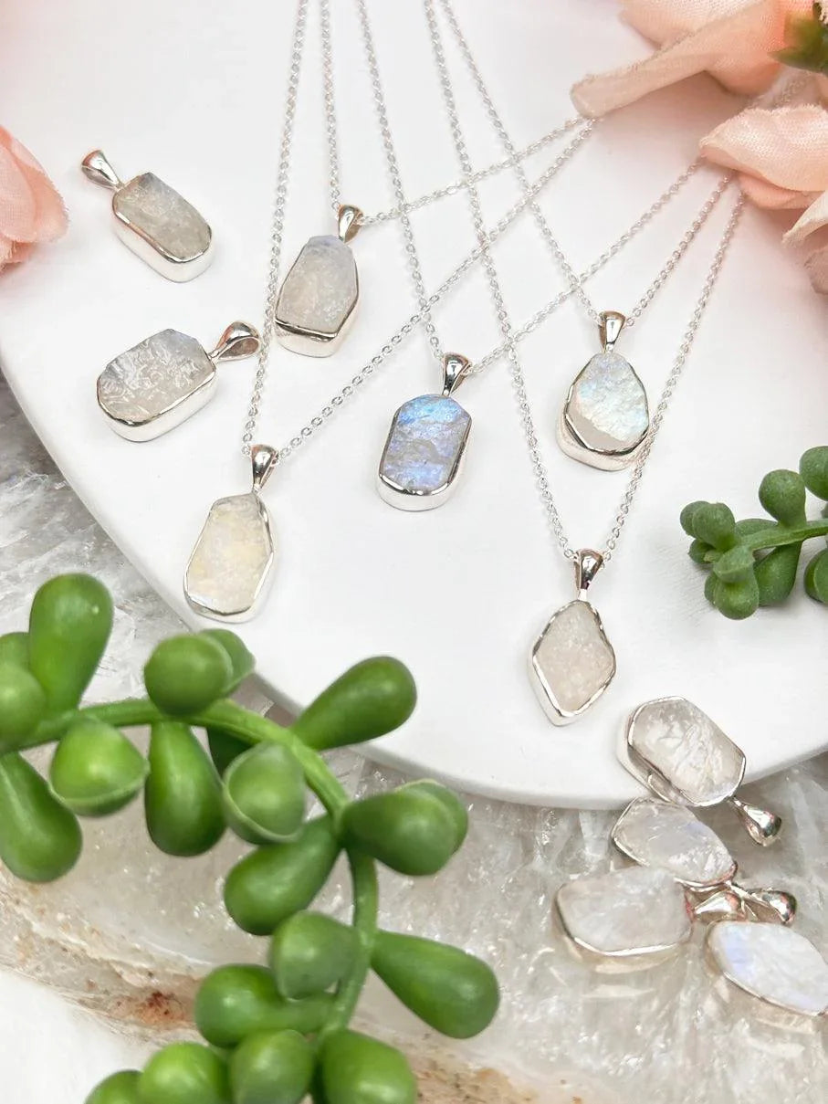 moonstone-pendant-birthstone-necklace