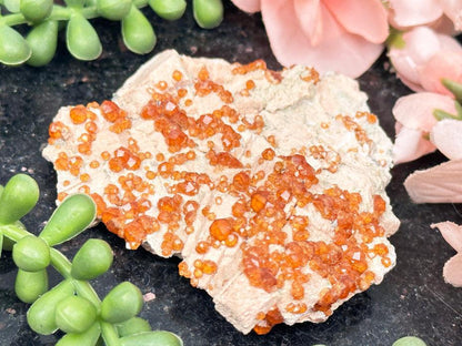    orange-sesspartine-garnet-crystal