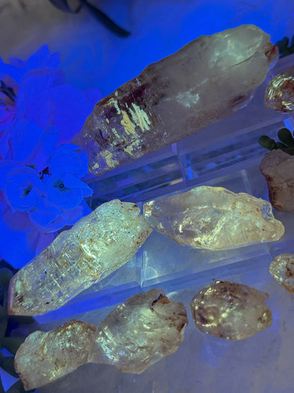 petroleum-quartz-points-uv-light