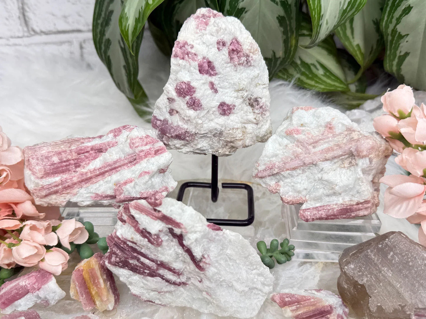 pink-tourmaline-in-albite-crystals