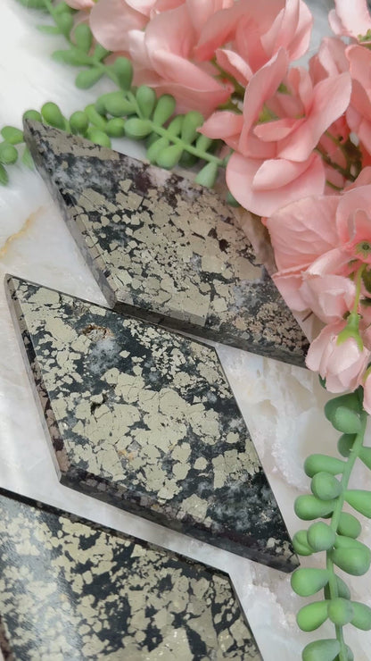 diamond-shape-black-pyrite-slabs