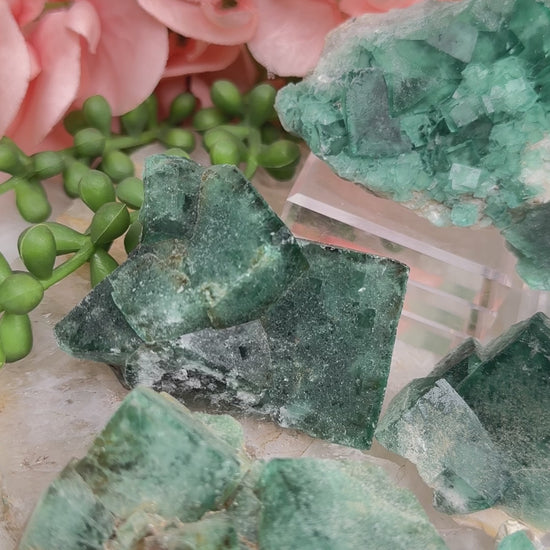 uv-reative-madagascar-green-fluorite