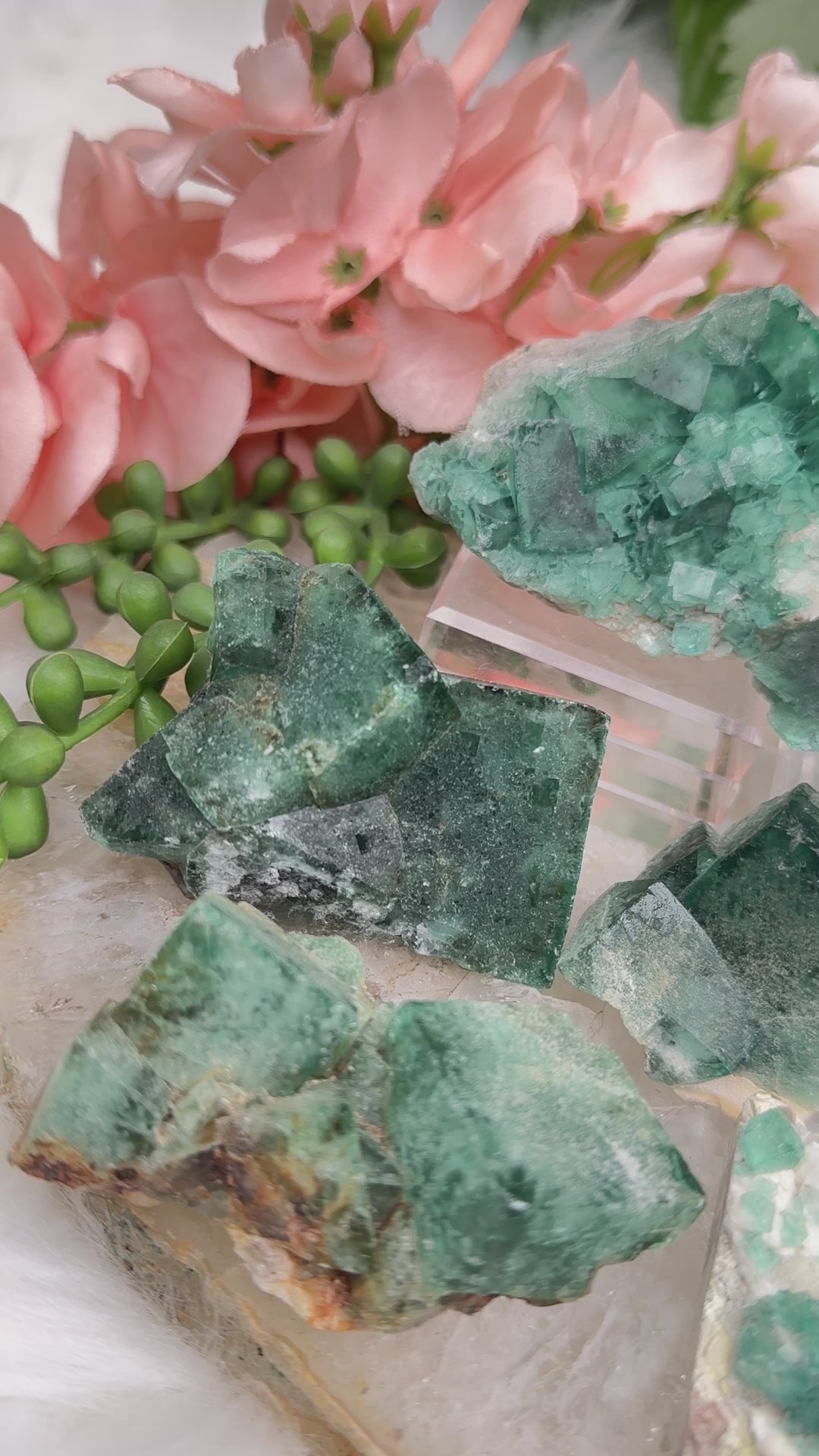 uv-reative-madagascar-green-fluorite