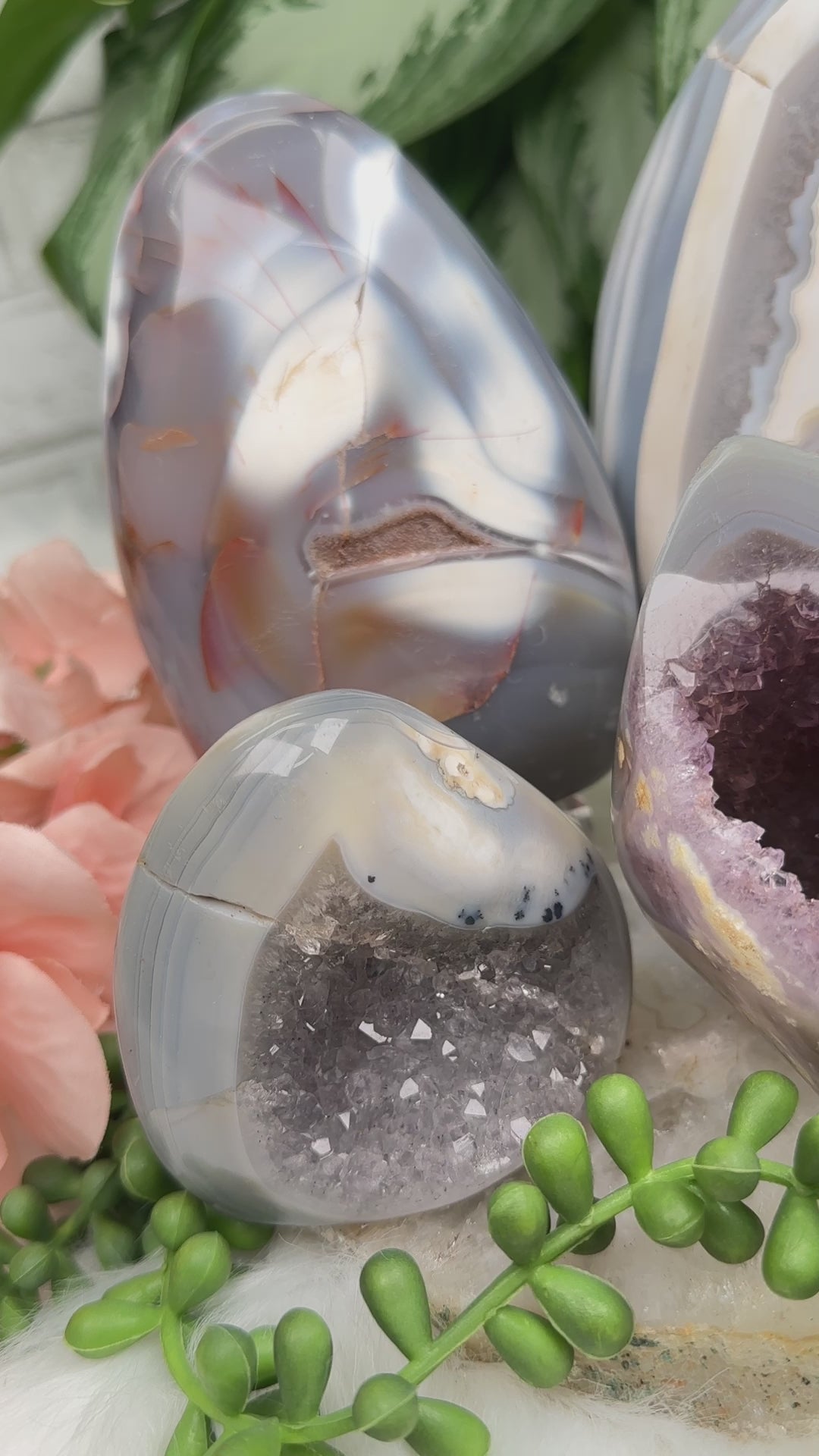 gray-madagascar-agates