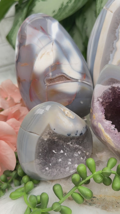 gray-madagascar-agates