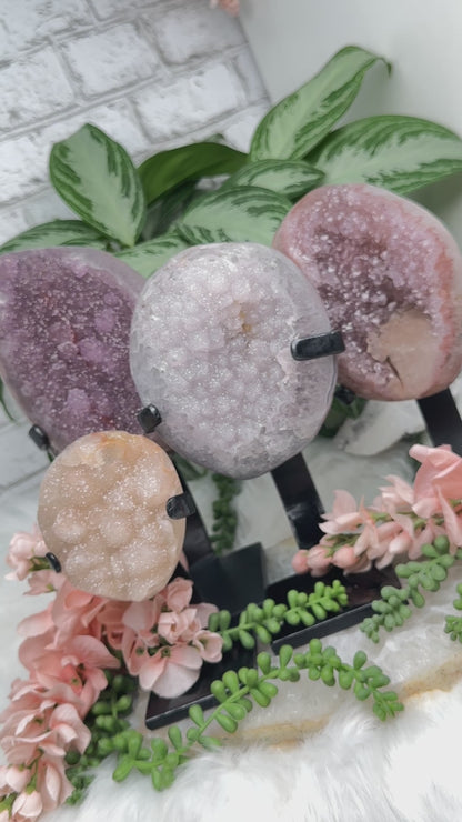 unique-uruguay-amethyst-on-stands