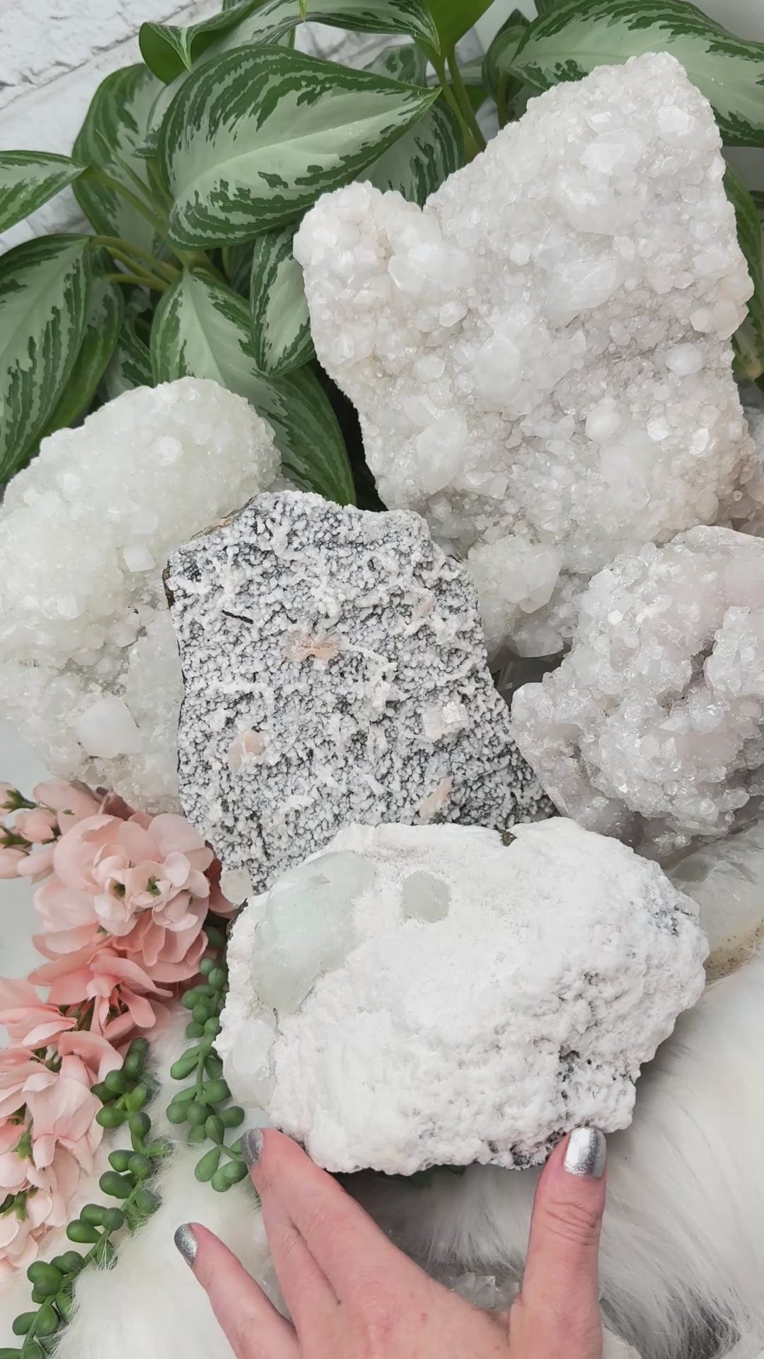 large-apophyllite-and-zeolite-crystals