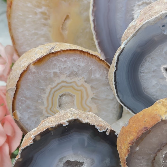 standing-agate-slice-crystals