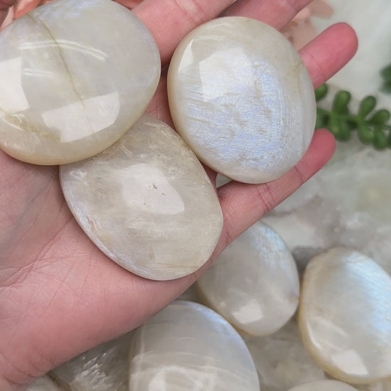 blue-flash-white-moonstone