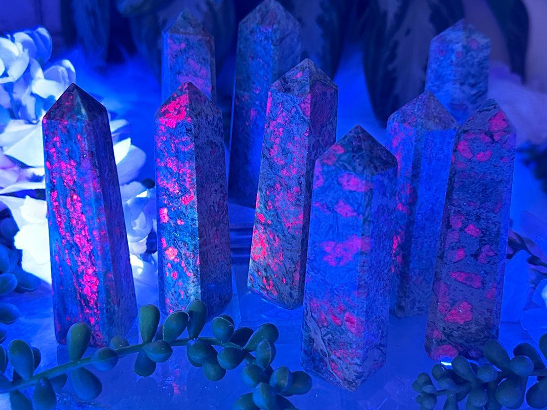 ruby-fuchsite-under-uv-light