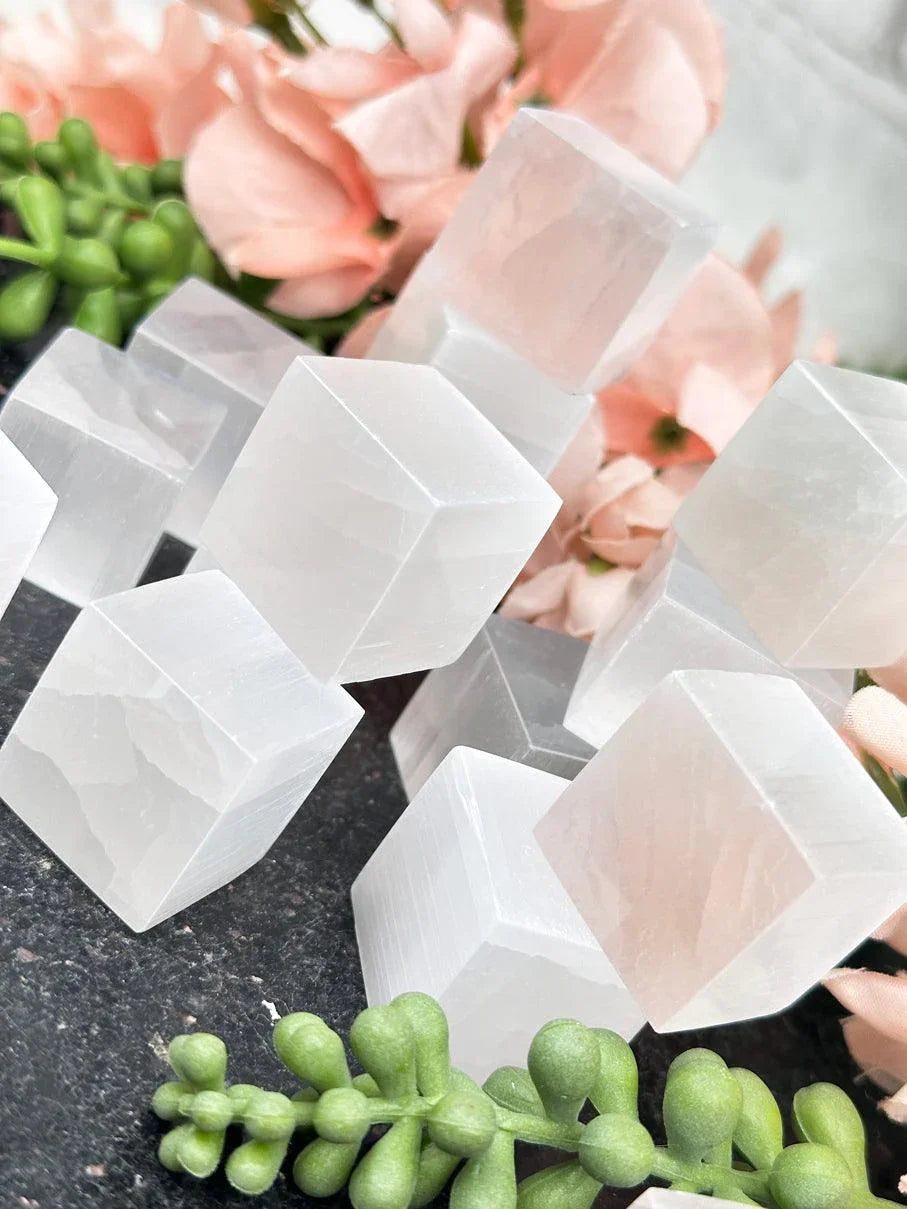 selenite-tv-stone-cube