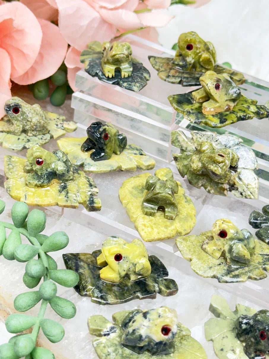 serpentine-frog-crystal-carvings