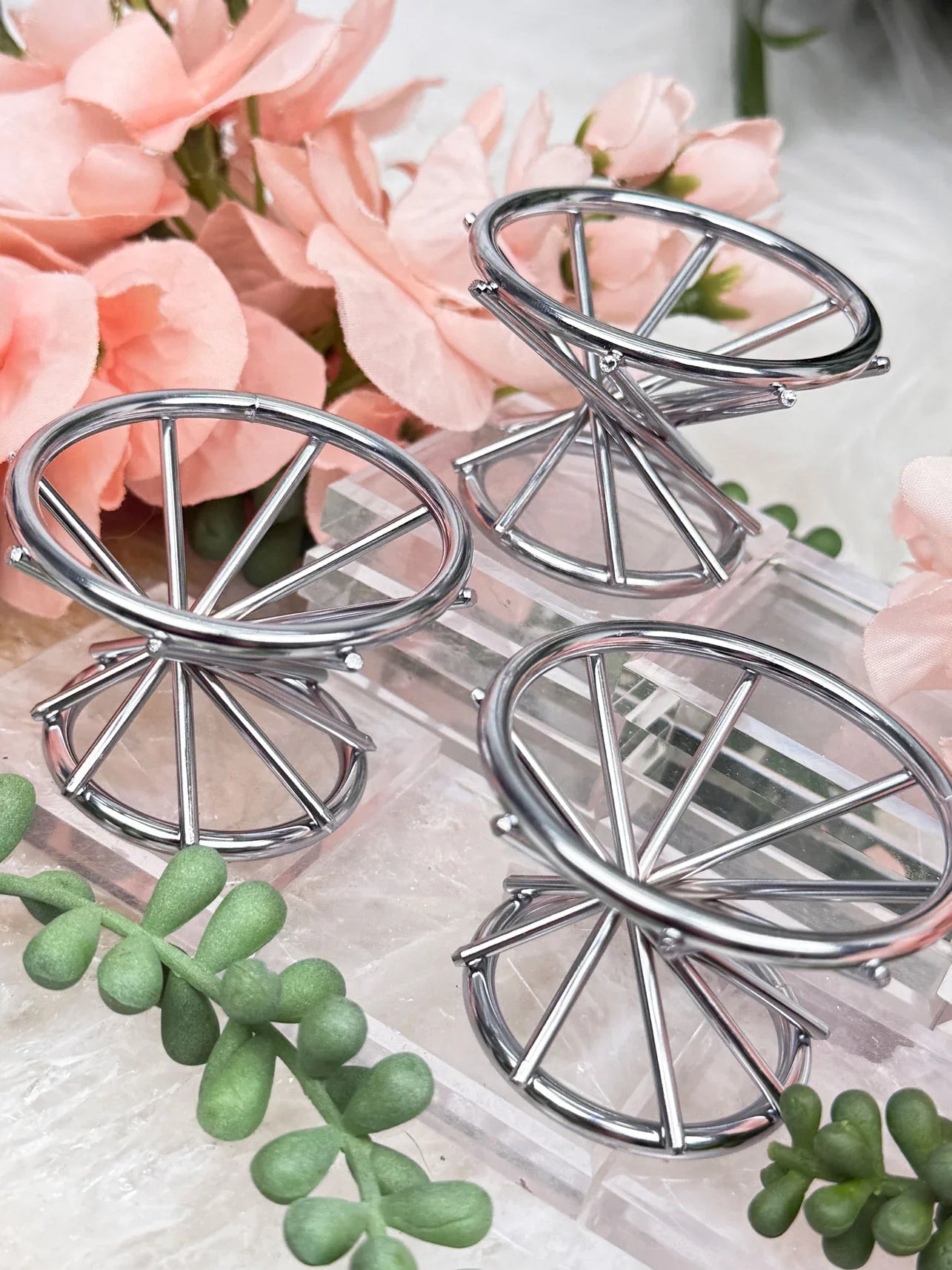 silver-metal-twist-sphere-stands