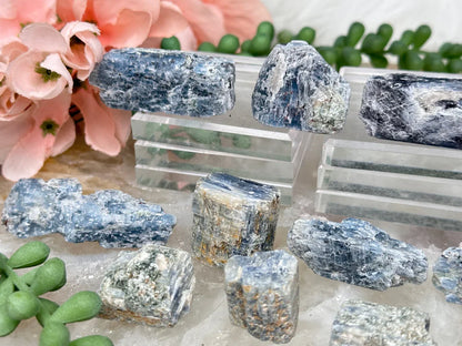 small-blue-kyanite-pieces