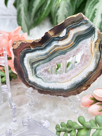 small-clear-plastic-easel-stand