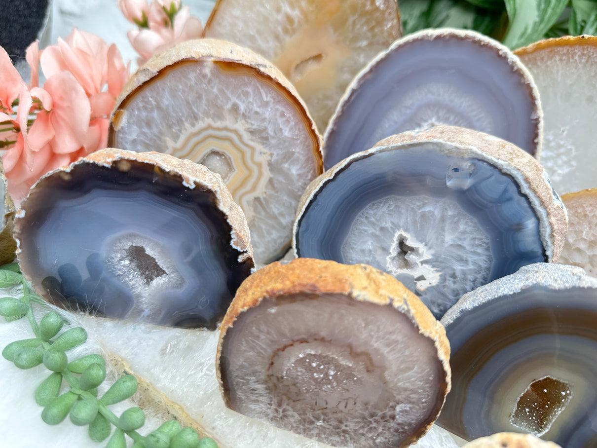 standing-agate-slice-crystals