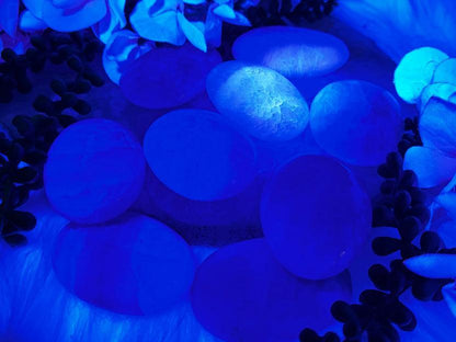    uv-reactive-green-fluorite-palms