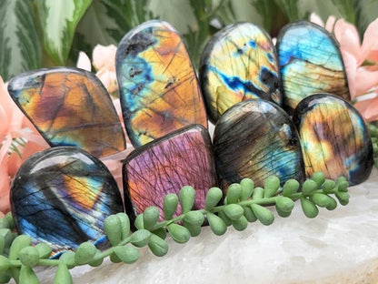 vibrant-colorful-flash-labradorite-crystals