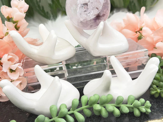 white-ceramic-hand-crystal-stand