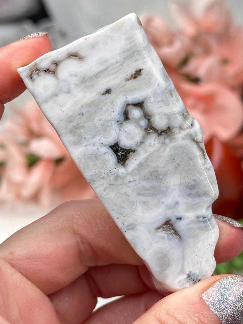 white-8th-vein-ocean-jasper