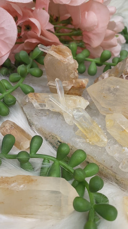 yellow-halloysite-crystals