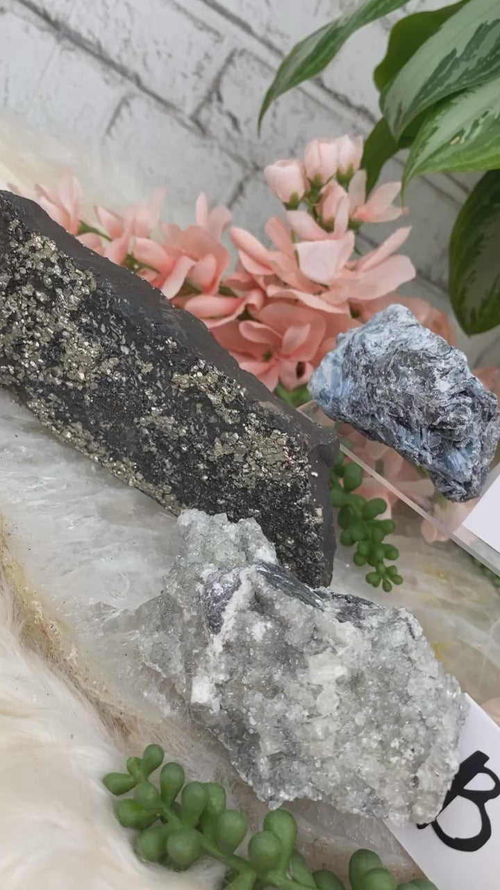 blue-kyanite-pyrite-basalt-calcite