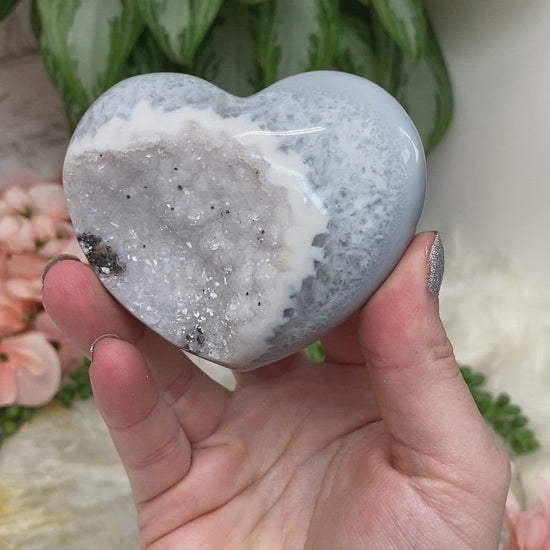 Gray-White-Chalcedony-Quartz-Agate-Polished-Crystal-Heart-Carving