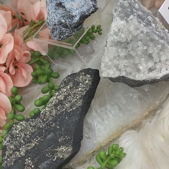 blue-kyanite-pyrite-basalt-calcite