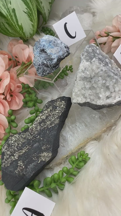 blue-kyanite-pyrite-basalt-calcite