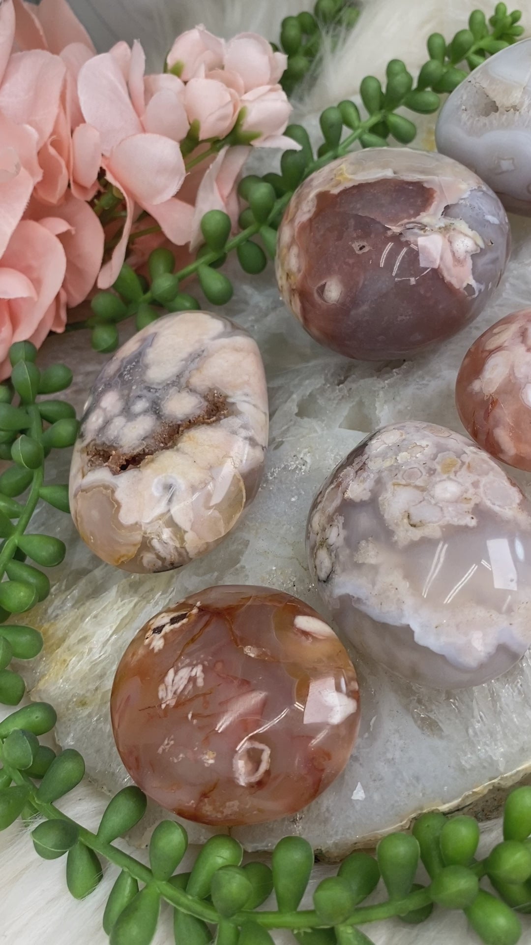 flower-agate-palm-stones-close-up