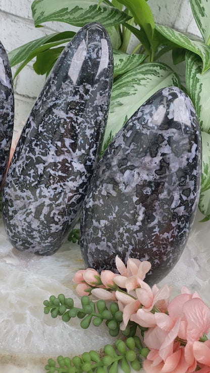 Large-Indigo-Gabbro-Freeform-Stones-Video