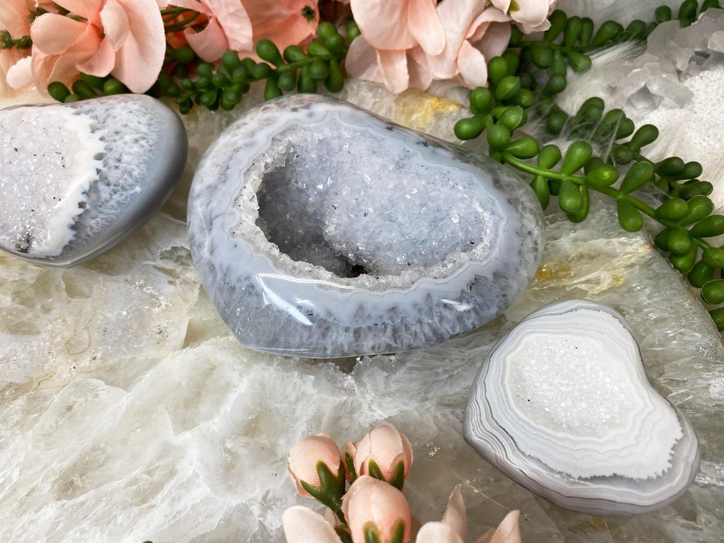 Gray-White-Chalcedony-Quartz-Agate-Polished-Crystal-Heart-Carving