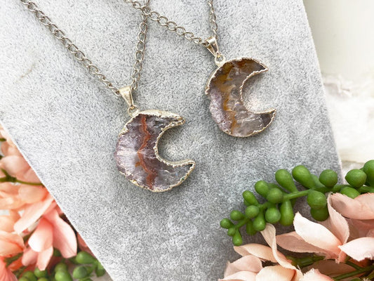    Agate-Moon-Necklace