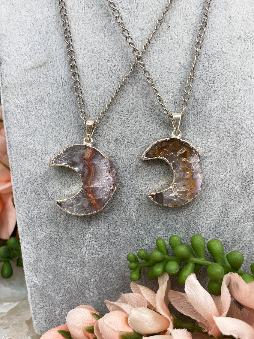 Agate-Moon-Pendant