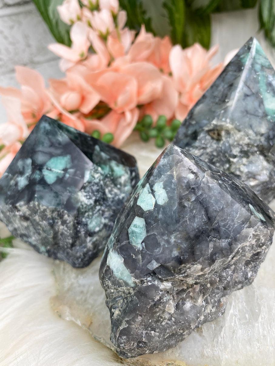 Emerald-Crystal-Points