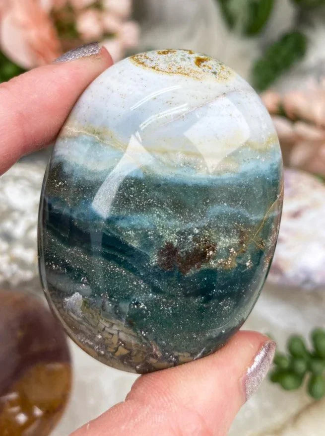 Emerald-Green-Ocean-Jasper-Palm-Stone