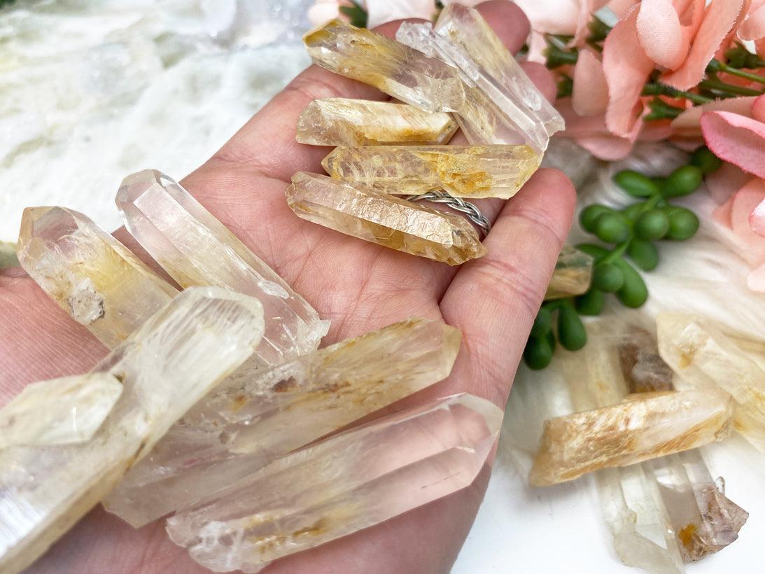 Halloysite-Feather-Inclusion-in-Quartz-from-Colombia